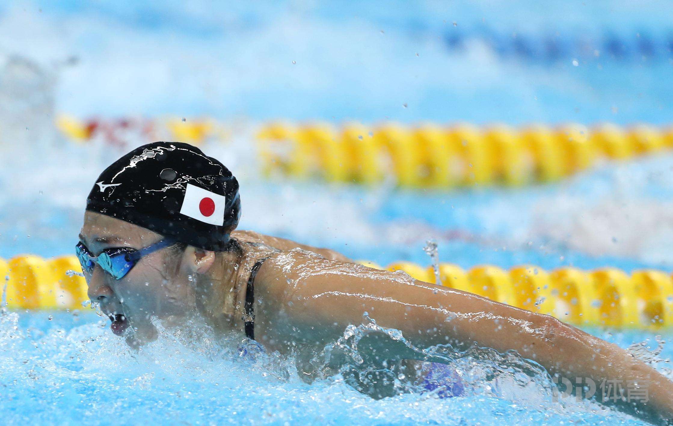 日本游泳选手勇夺冠军，刷新纪录